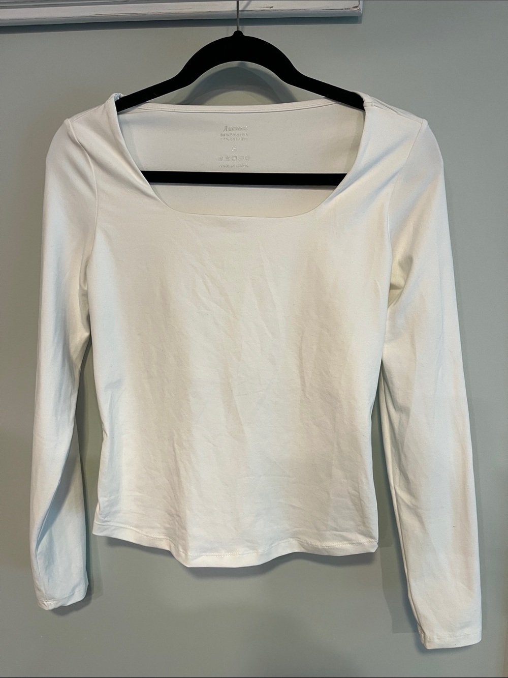 Women's Size Small White Long-Sleeve Scoop Neck Top